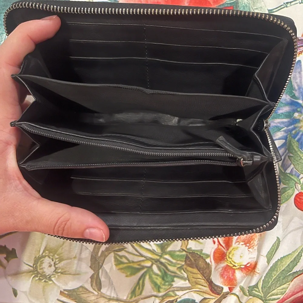 Gucci Black Leather Wallet with Red and Green Stripe - Picture 9 of 9